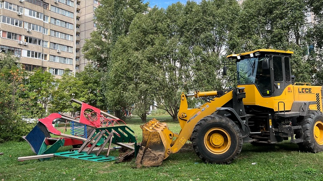 Центральный район Тольятти ждут крупные обновления В Тольятти ремонтируют хоккейный корт и размеща...