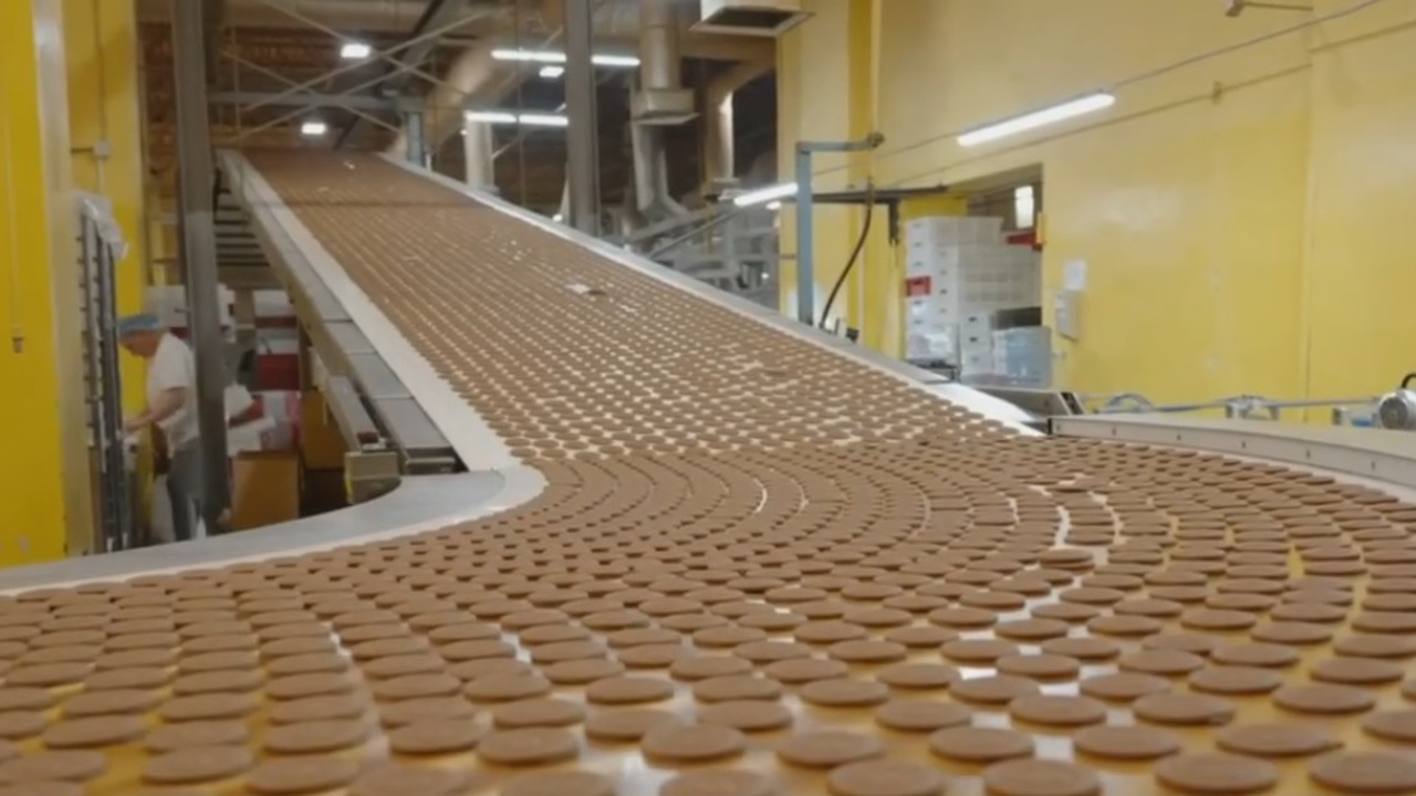 Кондитерская фабрика «Услада» из Жигулевска рас...