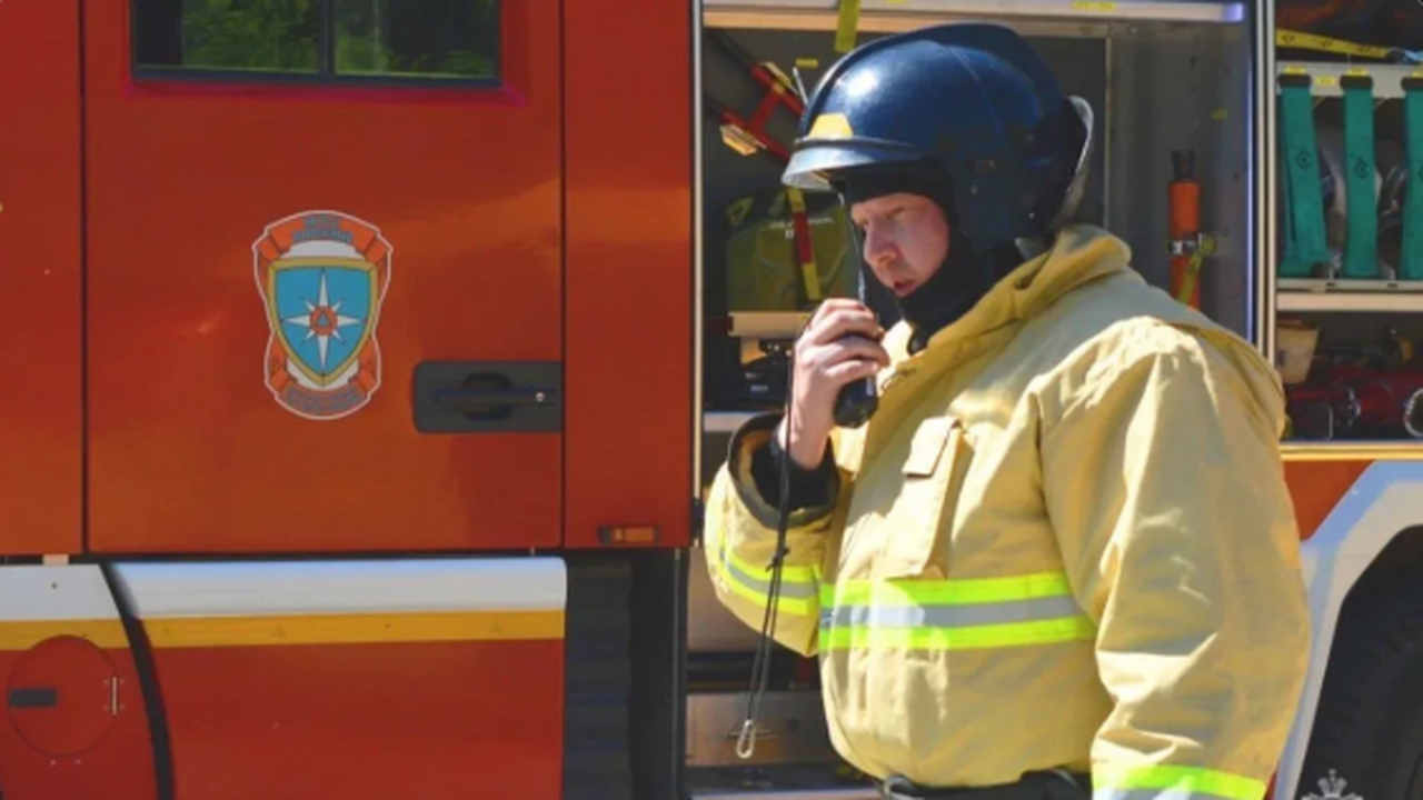 В тушении участвовали 45 спасателей и 15 единиц...