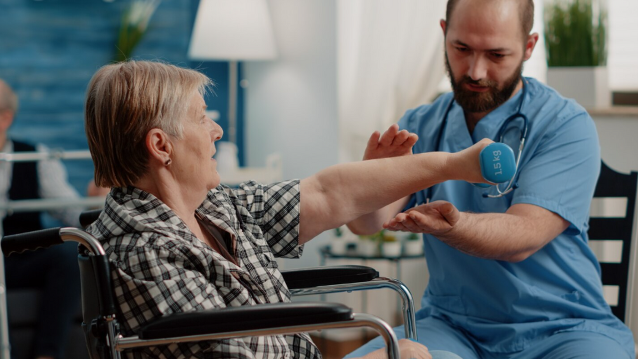 В России до 1,8 млн пациентов ежегодно проходят...