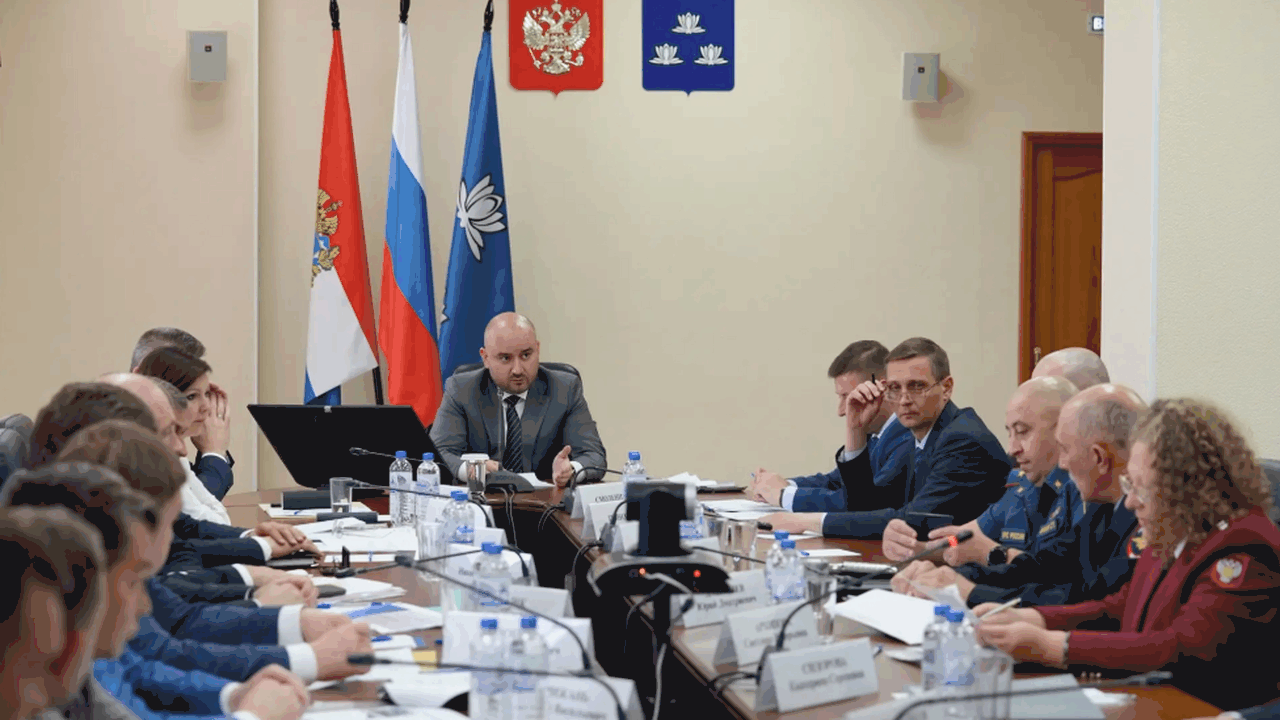 На оперативном совещании под председательством Вячеслава Федорищева обсудили социально-экономическое развитие Новокуйбышевска Во вторник, 2 июня, губернатор Вячеслав Федорищ...