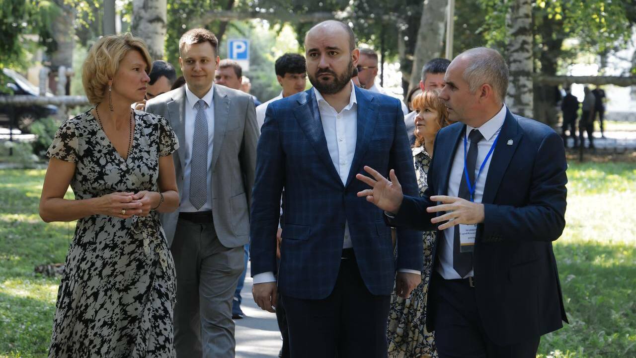 Технологии, переработка, поддержка: Вячеслав Федорищев и Оксана Лут о развитии АПК региона В субботу, 12 июля, в регионе работает министр ...
