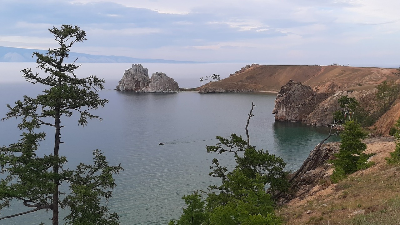 Байкал, Алтай и Карелия лидируют среди российских туристов летом 2026 года 71% жителей страны планируют провести отпуск вн...