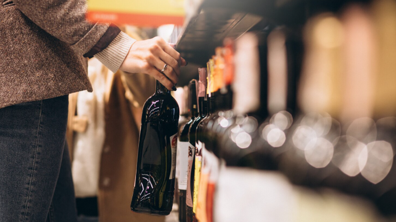 50% россиян пьют вино без особого повода — за у...