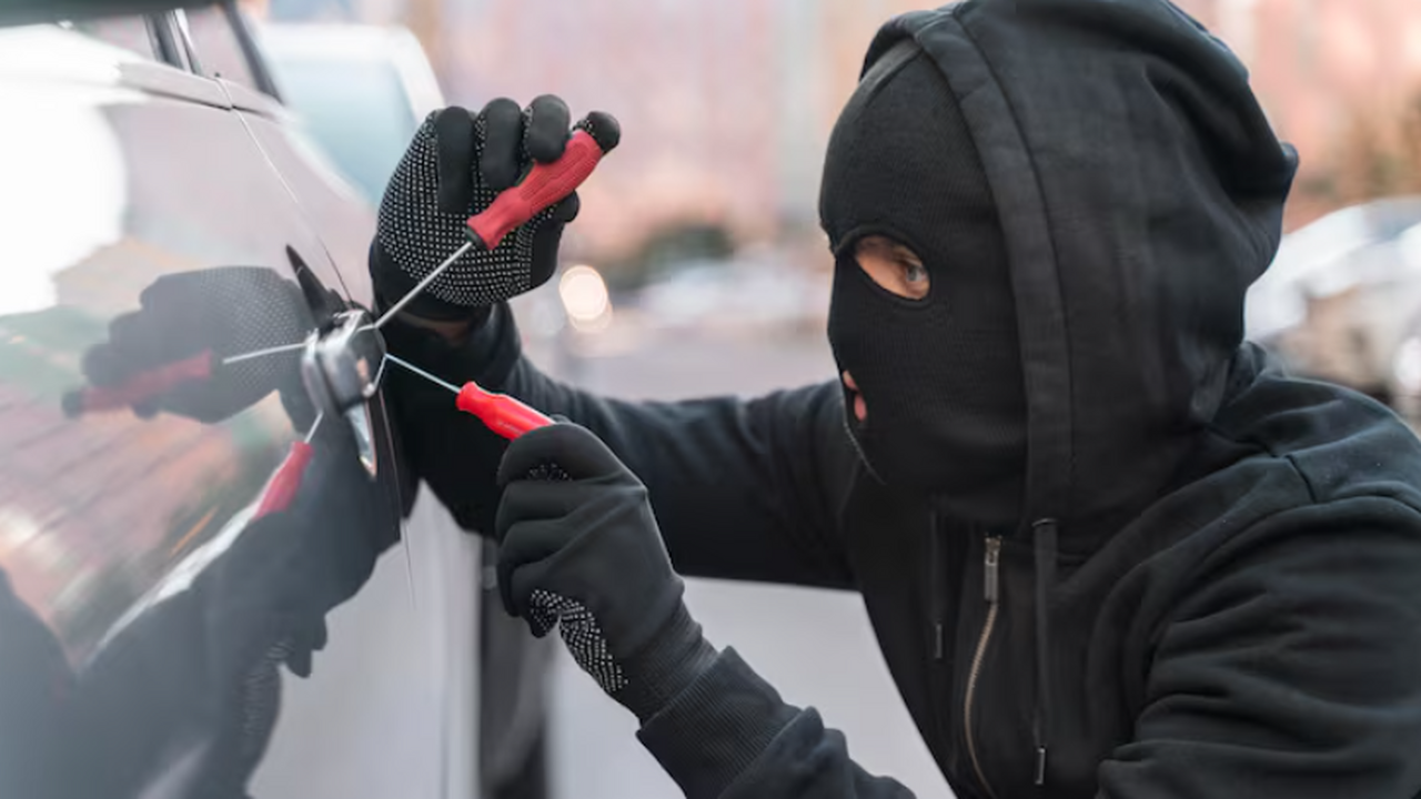 Больше всего угонов в 2025 году зафиксировано в...