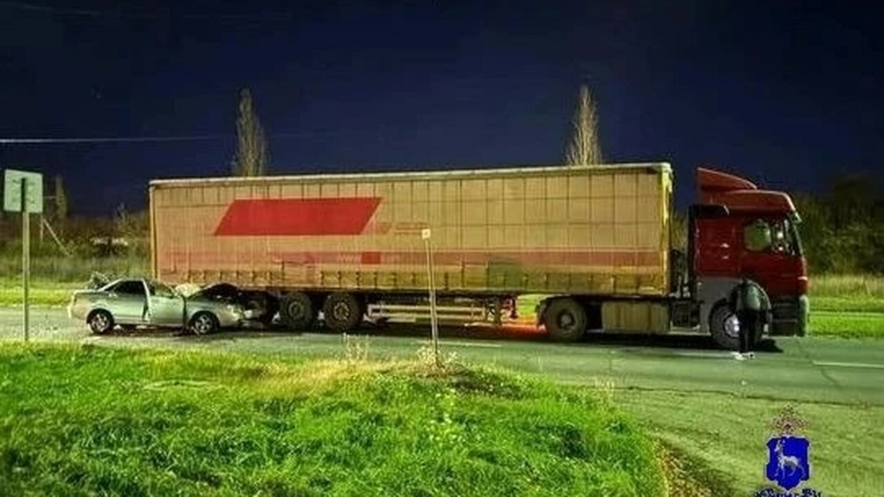 В Тольятти выясняют обстоятельства ДТП, в котором погиб водитель «Приоры» произошло столкновение "Лады" с неподвижным Mer...