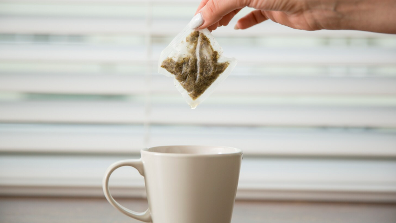 Микропластик содержится в воде, пищевых продукт...