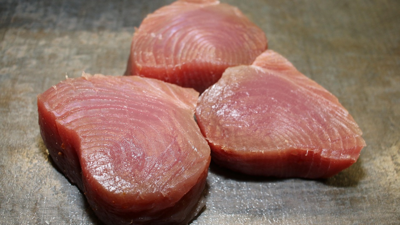 Студент из Самары: голубой тунец с Курил может установить мировой ценовой рекорд Самарский студент участвовал в разделке рыбы-ре...