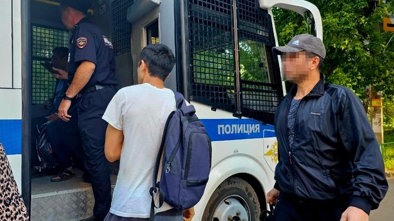 В Самаре студент осужден за фиктивную регистрацию 21 иностранца в своей квартире За каждого зарегистрированного ему платили 2 ты...