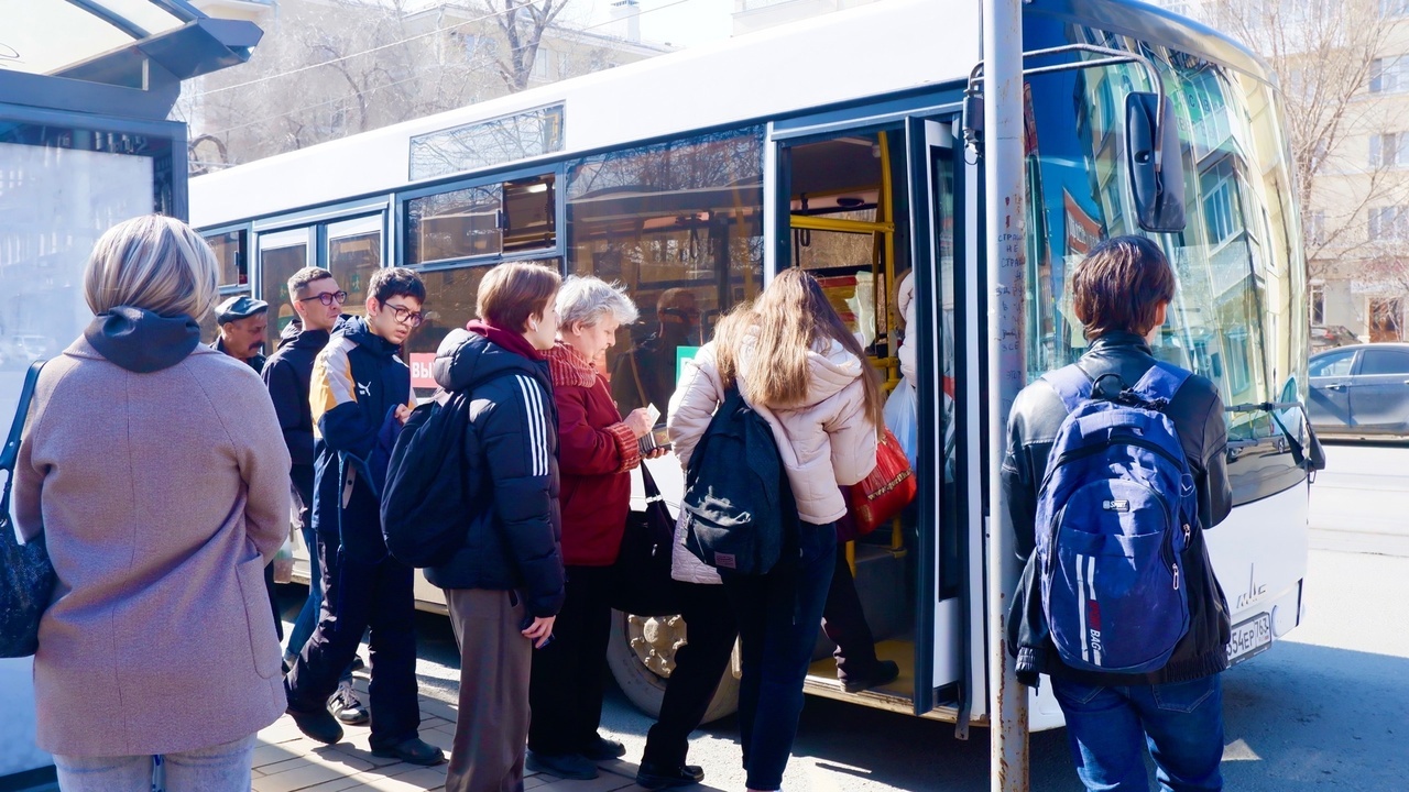 В Самаре утром 10 января автобусы № 67 и № 87 п...