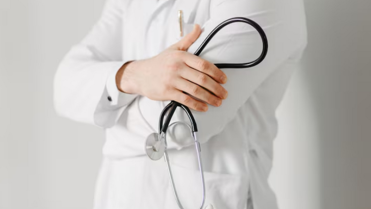 Российские медработники выступили против цветно...