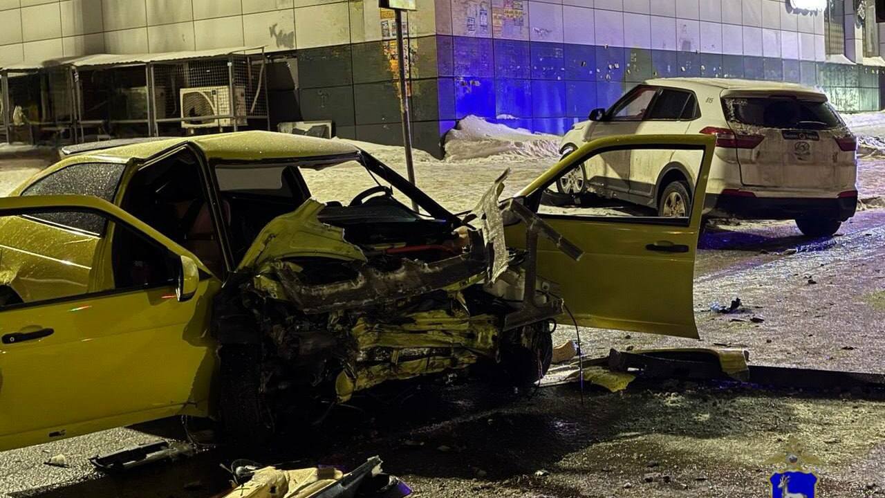 Молодая девушка погибла в ночной аварии с двумя авто в Самаре Смертельное ДТП произошло в Самаре в ночное вре...