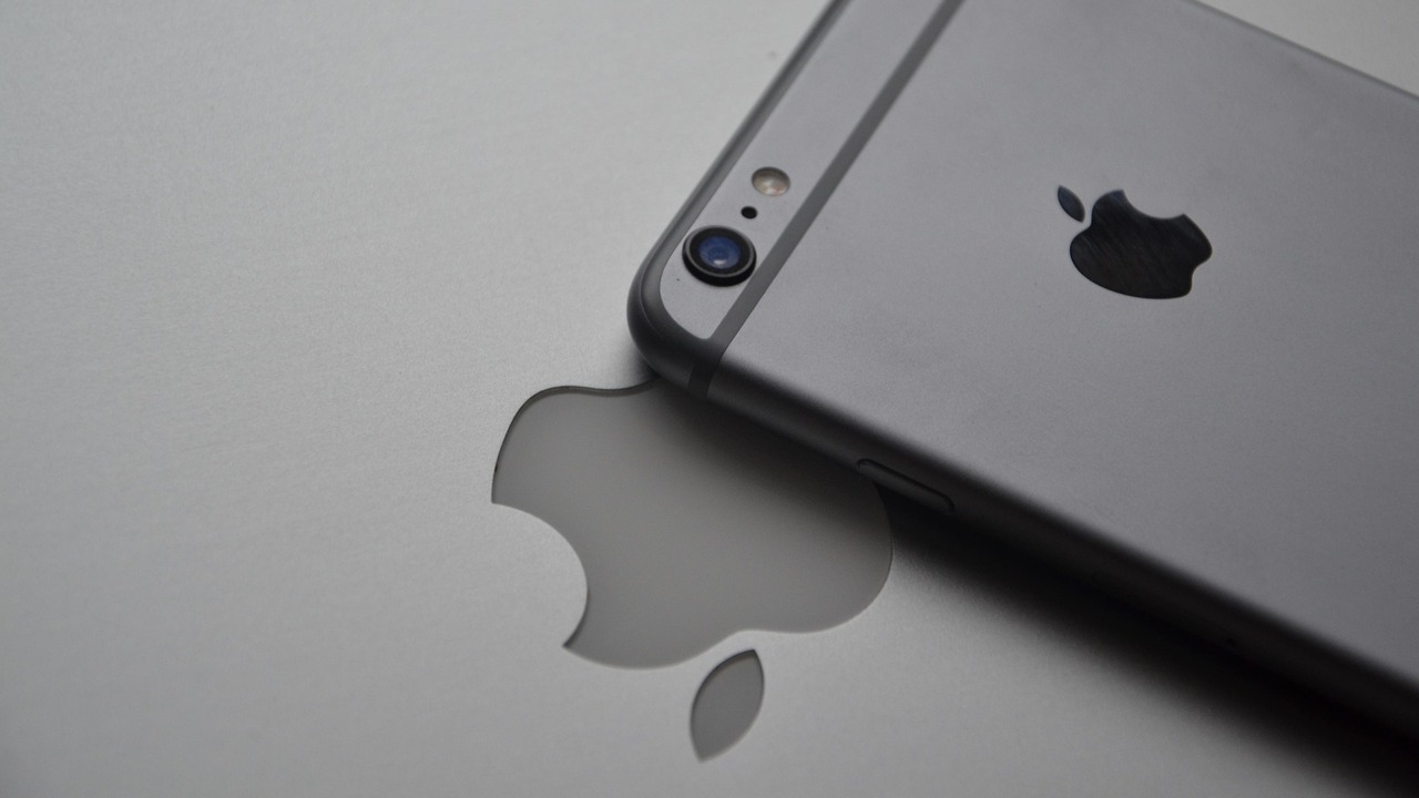 «Известия»: мошенники запустили фишинговые сайты под видом сервисов Apple Злоумышленники создают фейковые сайты и Telegra...