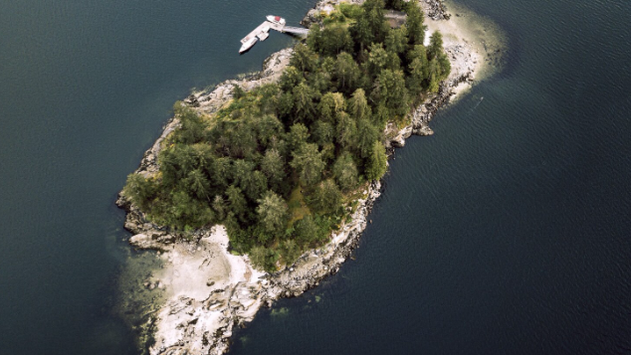 В районе Бермудских островов в Атлантическом ок...