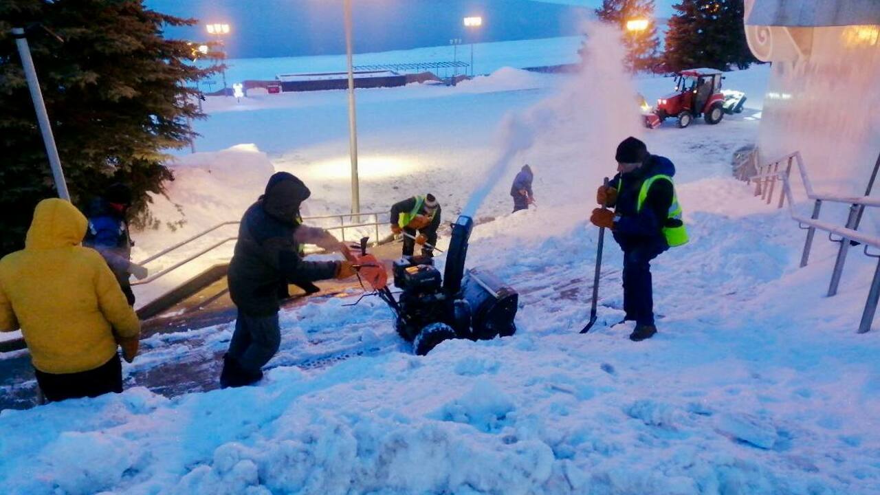 Прокуроры добились очистки спуска у стелы "Ладья"