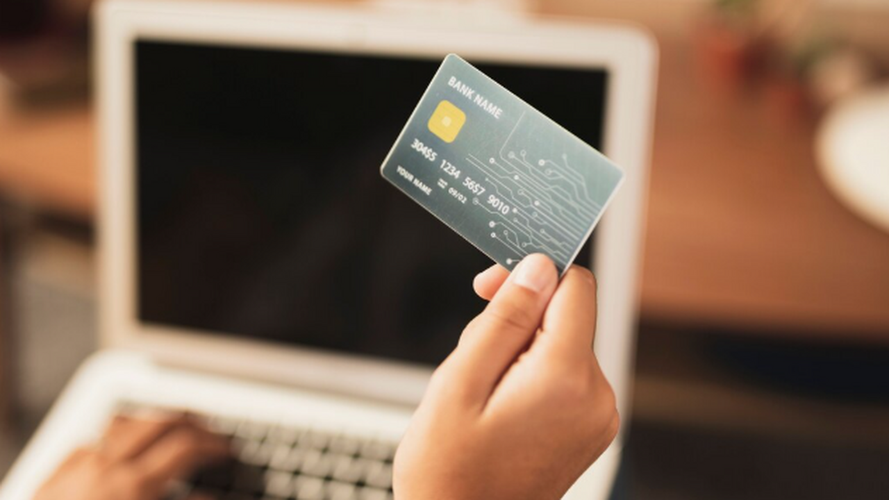 Какие суммы переводов банки расценивают как подозрительные: как не попасть под блокировку Считается, что контроль начинается с 100 000 ру...