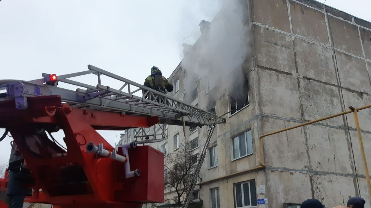 Пожар в квартире в Сызрани 13 ноября потушили за полчаса, спасен мужчина Были эвакуированы еще 3 человека