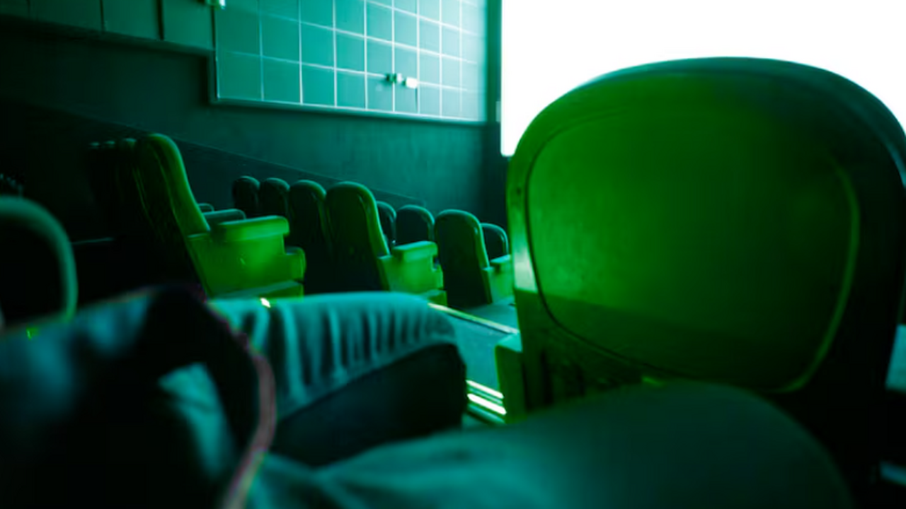 Кино подорожало на 18% за год, но залы пустеют третий сезон подряд Статистика Единой автоматизированной информацио...