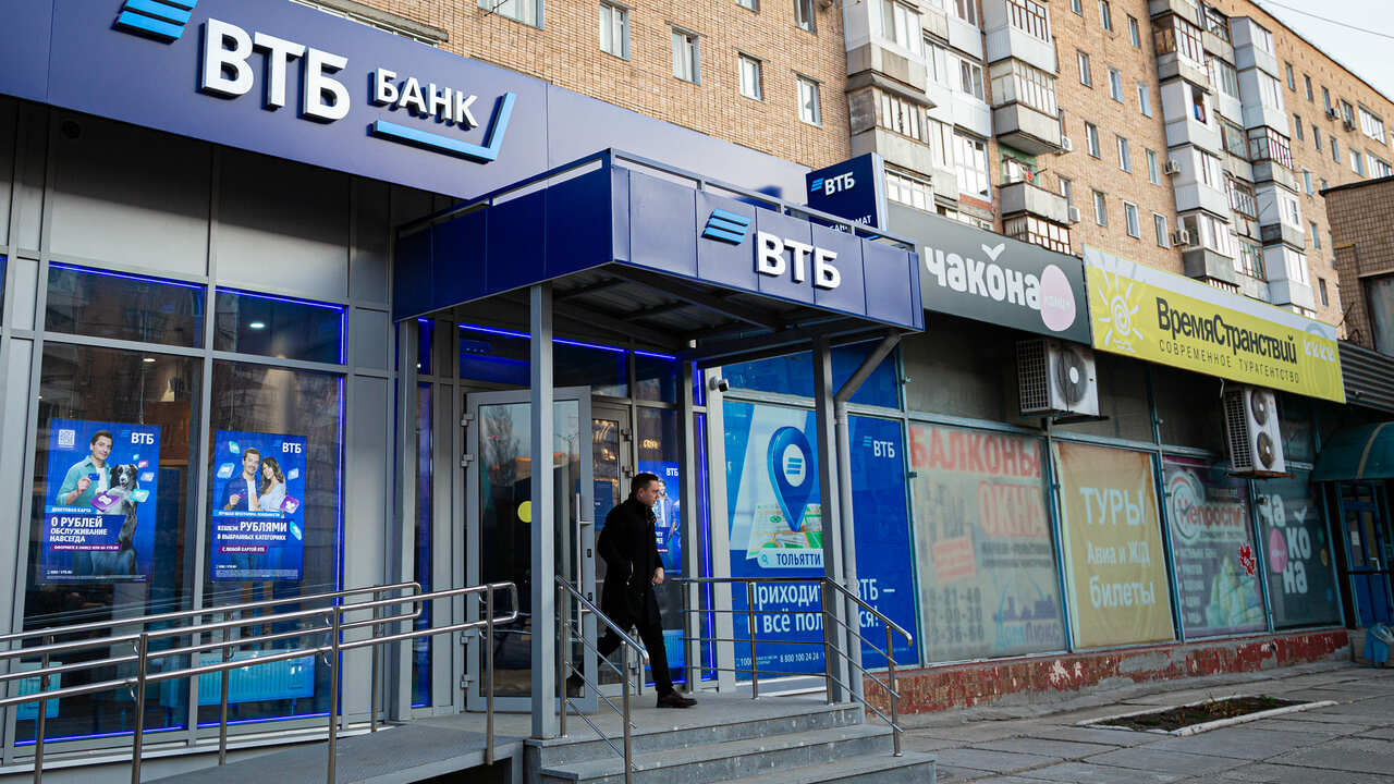 Отделение площадью 120 кв. м расположено в жило...