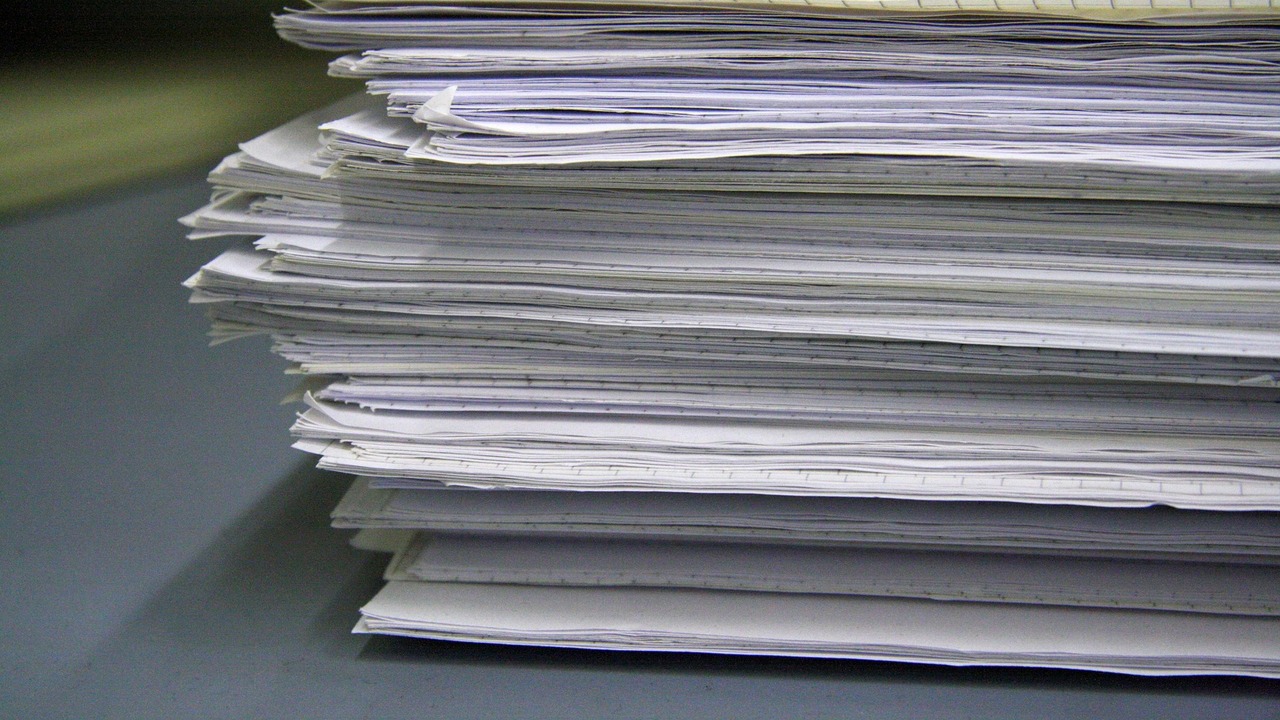 Дело о пропаже 112 тысяч пачек бумаги на 24 млн рублей рассмотрят в суде Самары Обвиняемая арестована заочно - она скрывается о...