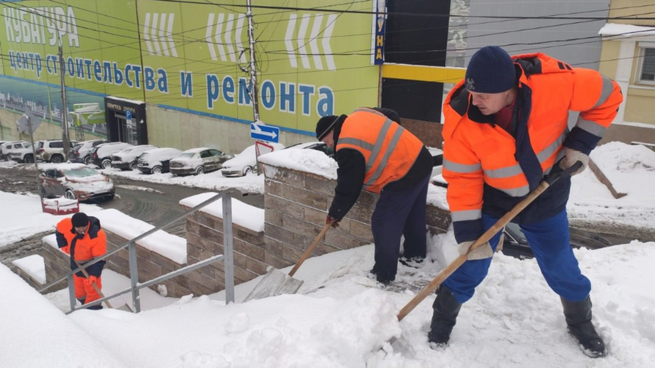 В Самаре ищут дворников для уборки территорий 7...