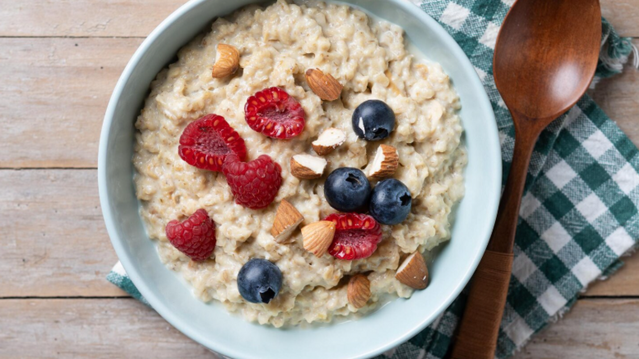 Эксперты рассказали, почему овсяная каша считае...