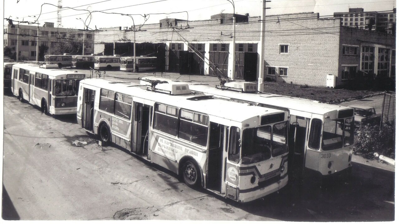 В настоящее время депо продолжает обслуживать г...