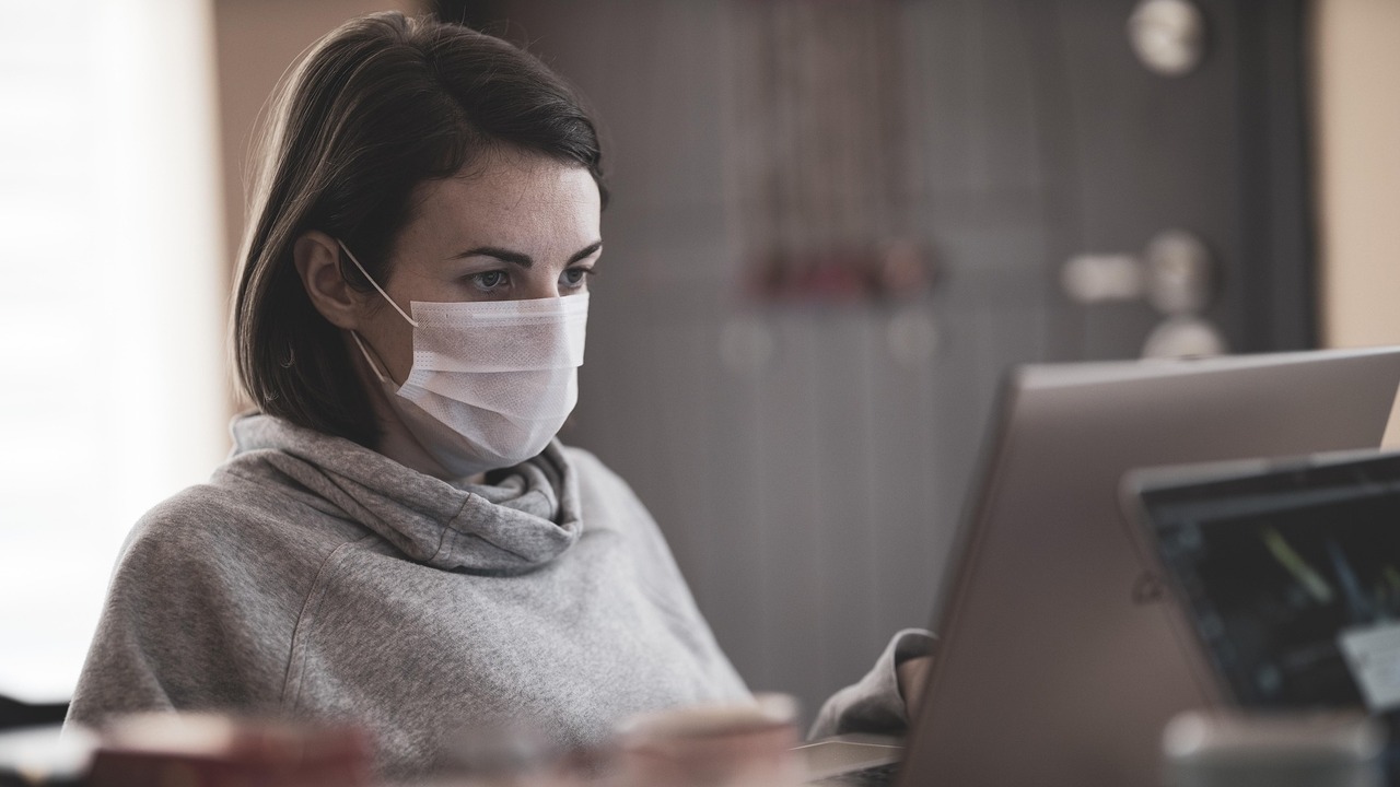 При первых симптомах гриппа важно своевременно ...