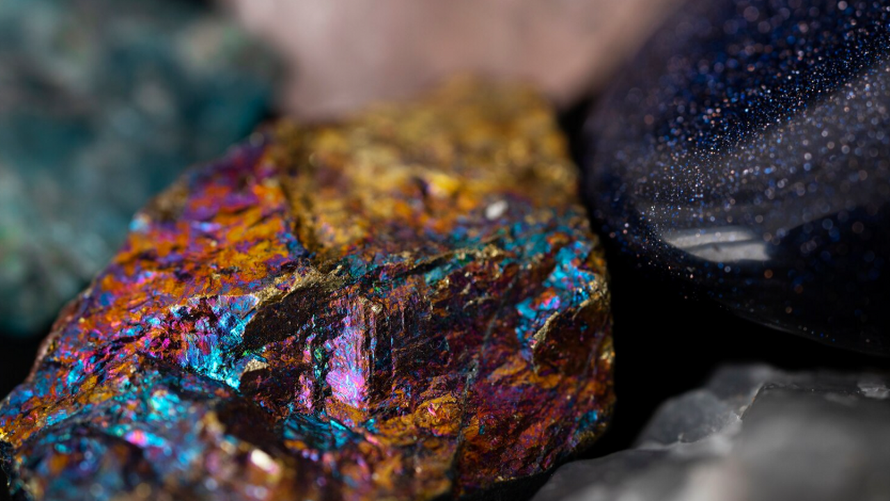 Учёные открыли новый цеолит арзамасцевит на Кольском полуострове Российские учёные описали новый природный цеоли...