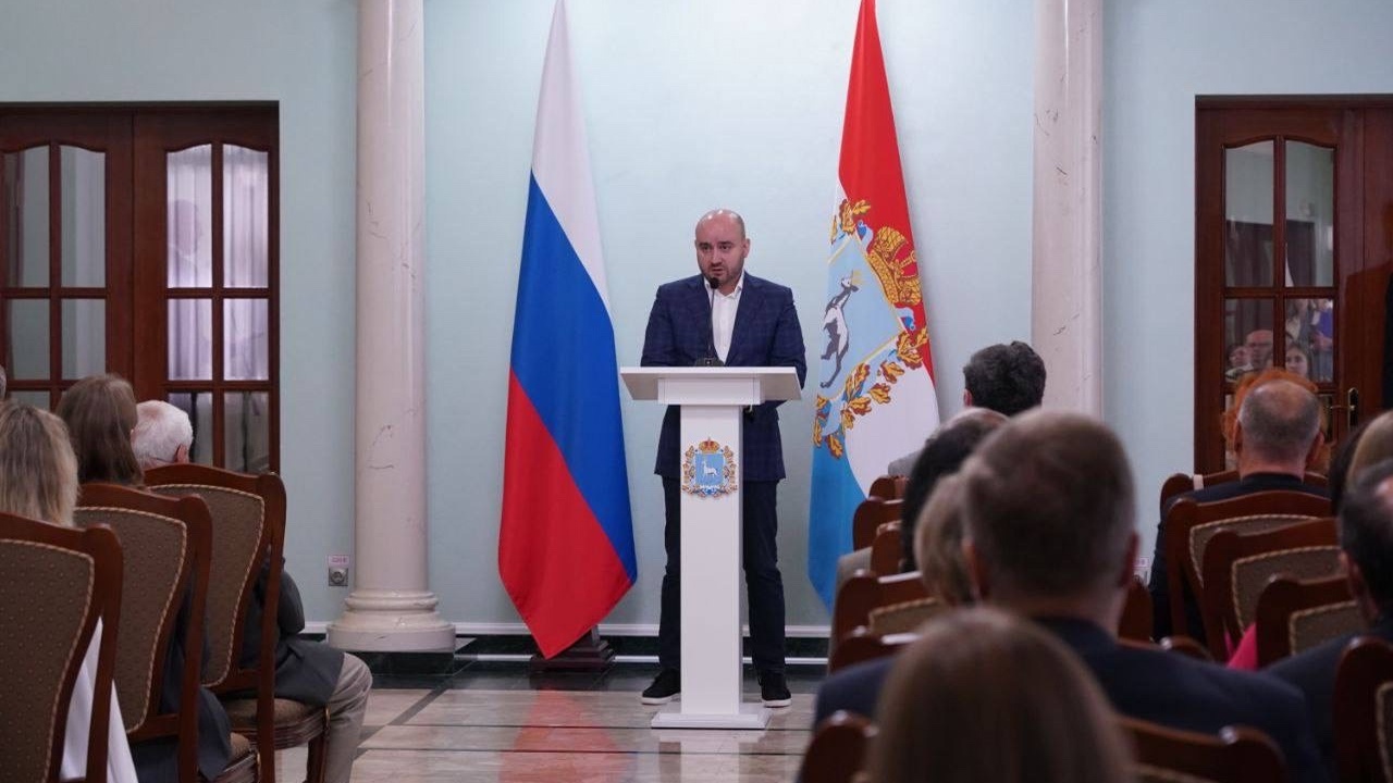 Глава области вручил государственные награды на...