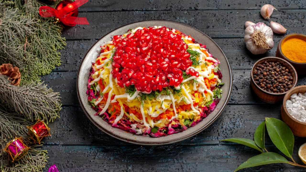 В "Селёдке под шубой" слои выкладываю только в таком порядке: классический рецепт самого вкусного салата Без «шубы» забудьте про праздник. Этот салат лю...