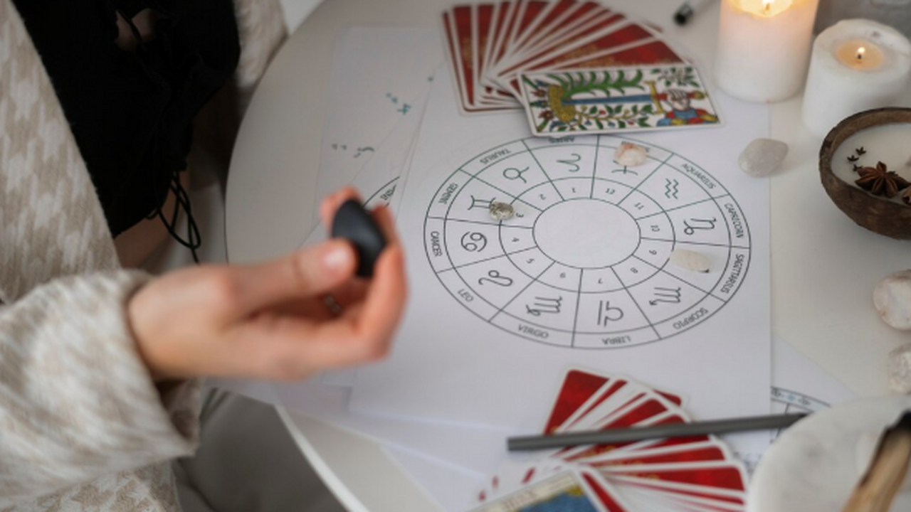 По прогнозу Василисы Володиной, ноябрь 2025 год...