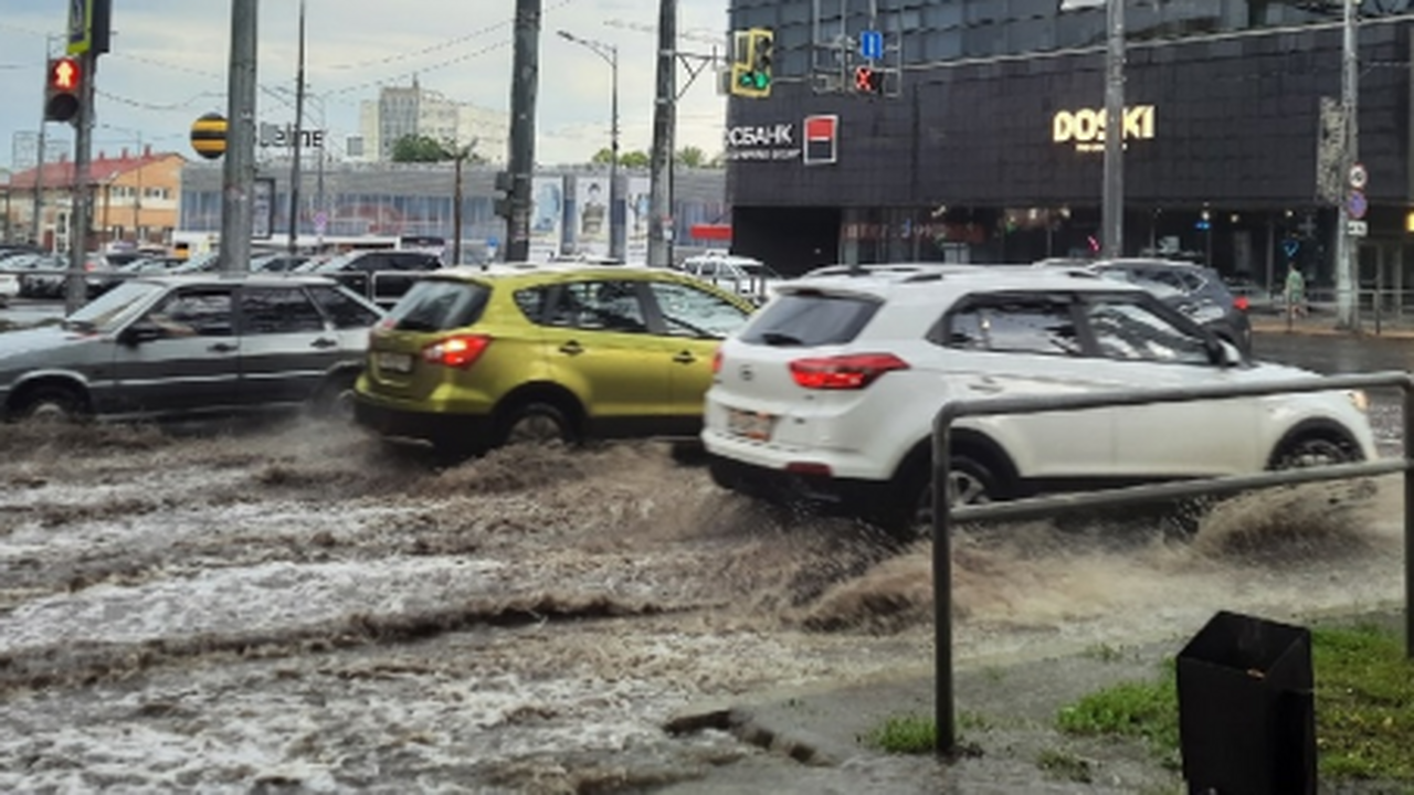 В Самаре утром 25 декабря затопило две улицы в ...