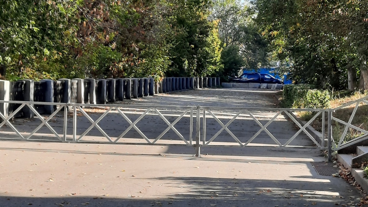 В сети активно обсуждается ситуация с возведённ...