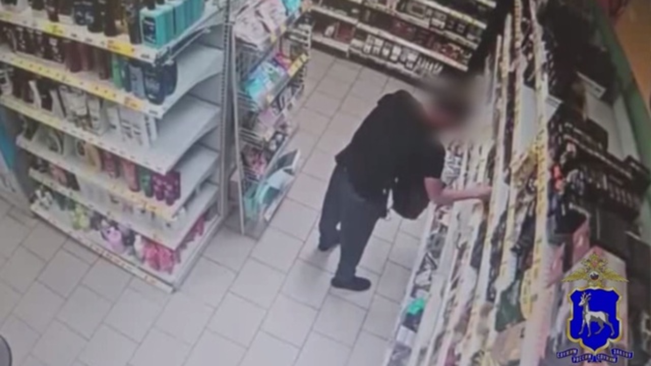 Украв продукты, вор возвратился в магазин, что ...
