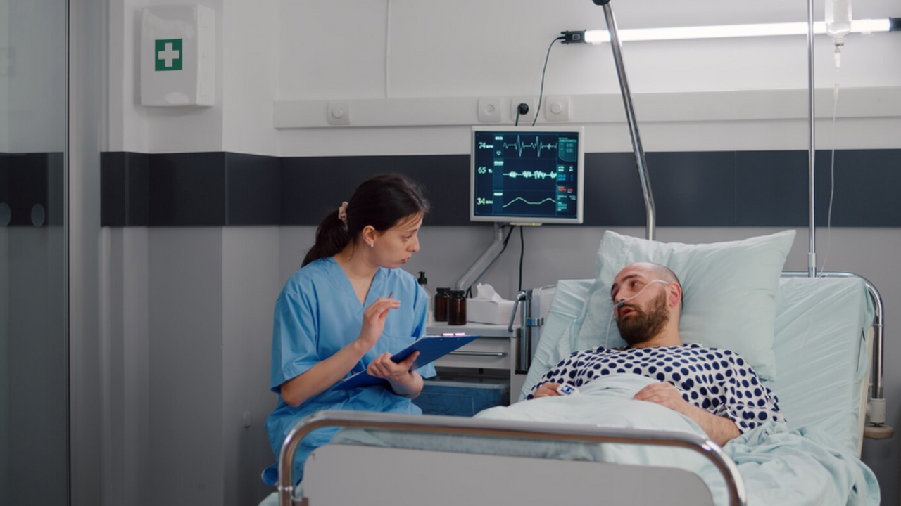 В России создан ИИ-ассистент MedcomAI_bot для о...