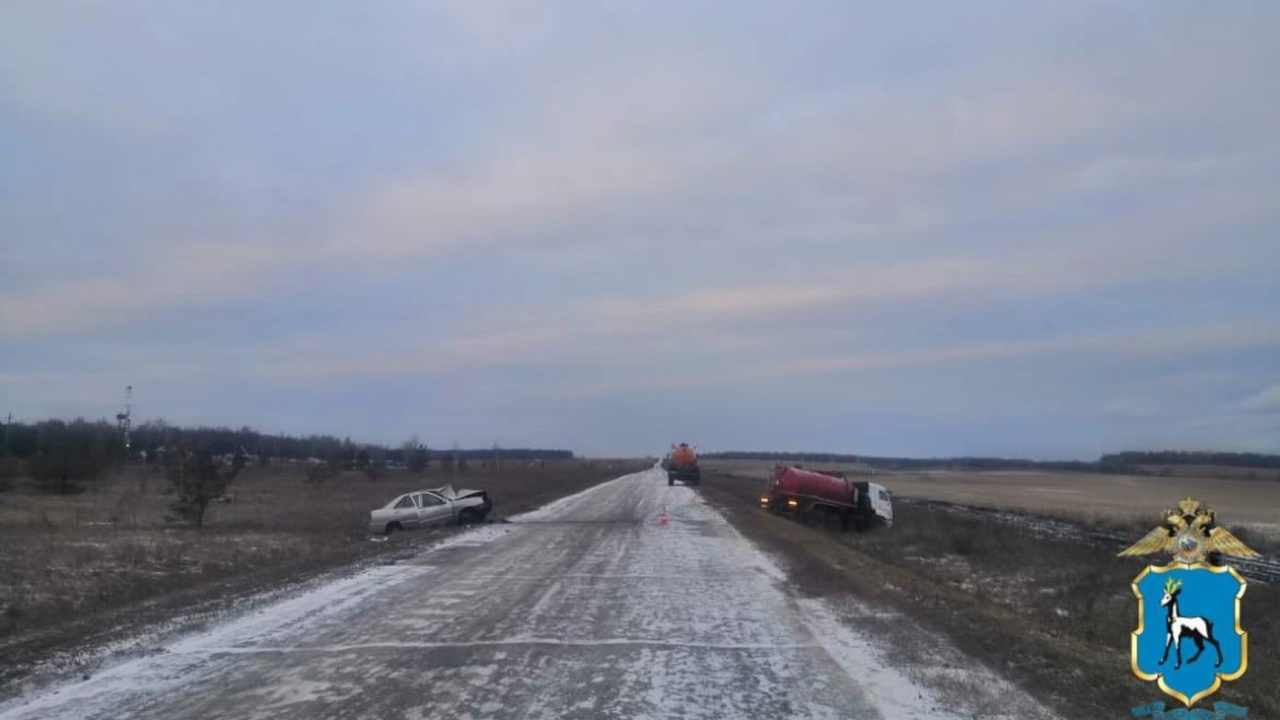 В Самарской области водитель погиб в аварии с К...