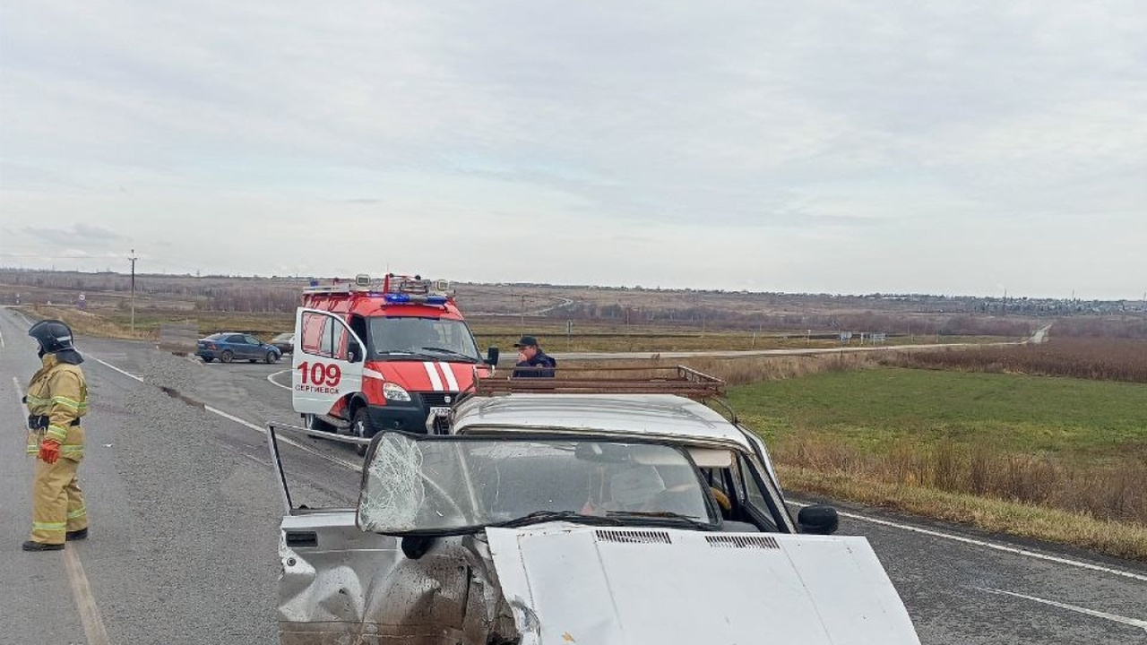Пассажирка ВАЗ госпитализирована после ДТП в Сергиевске 20 октября Ликвидация последствий ДТП потребовала участия ...