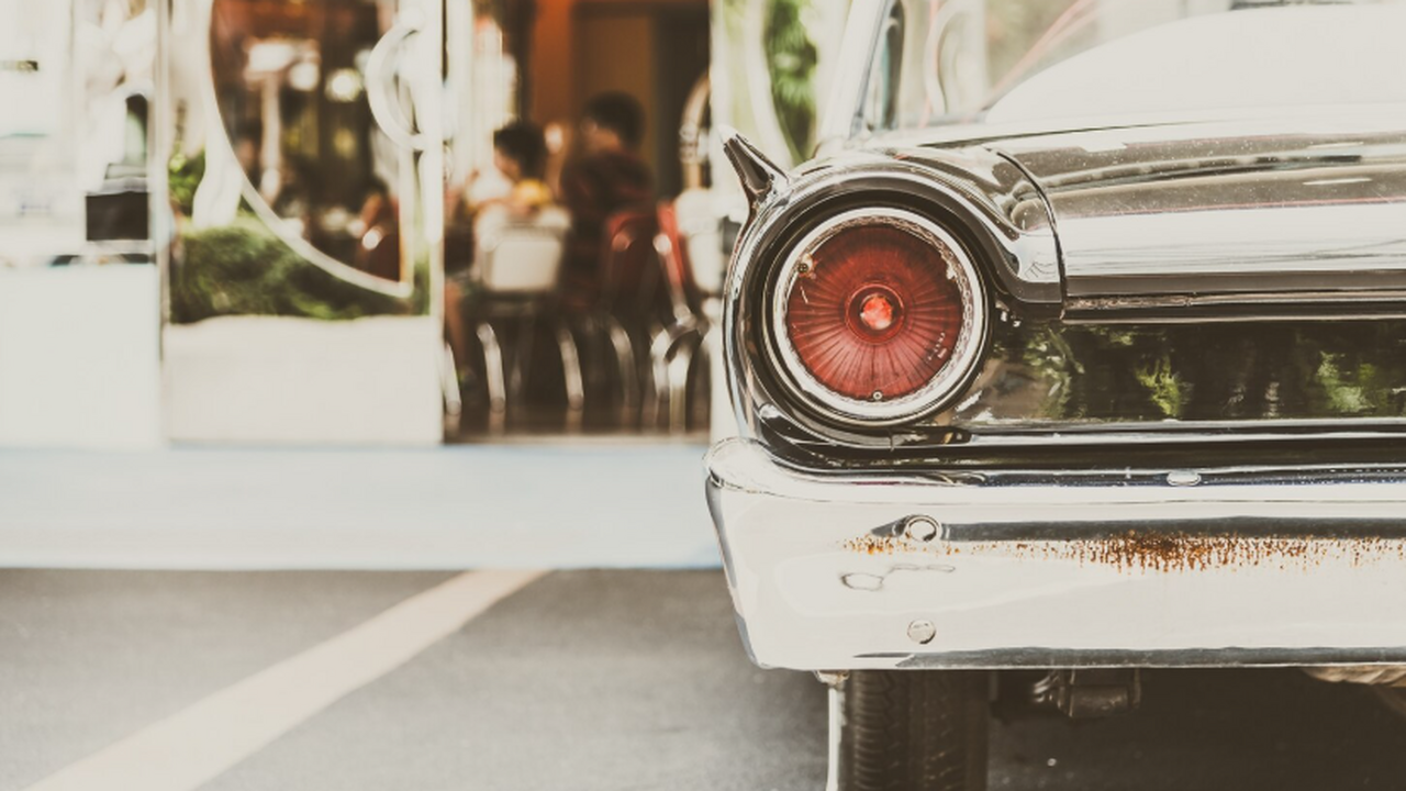 Переворот в автопарке России: старые машины догнали новые по продажам Продажи легковых автомобилей в возрасте более 2...