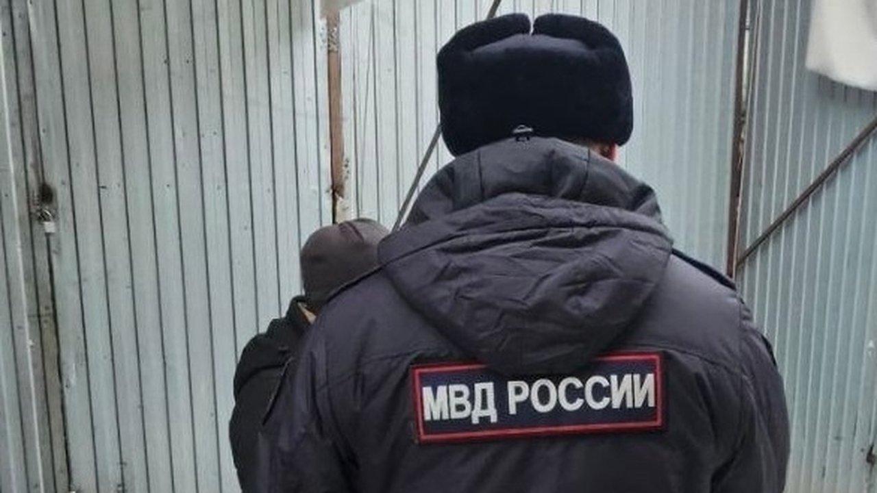 Изъято более 50 бутылок нелегальной продукции