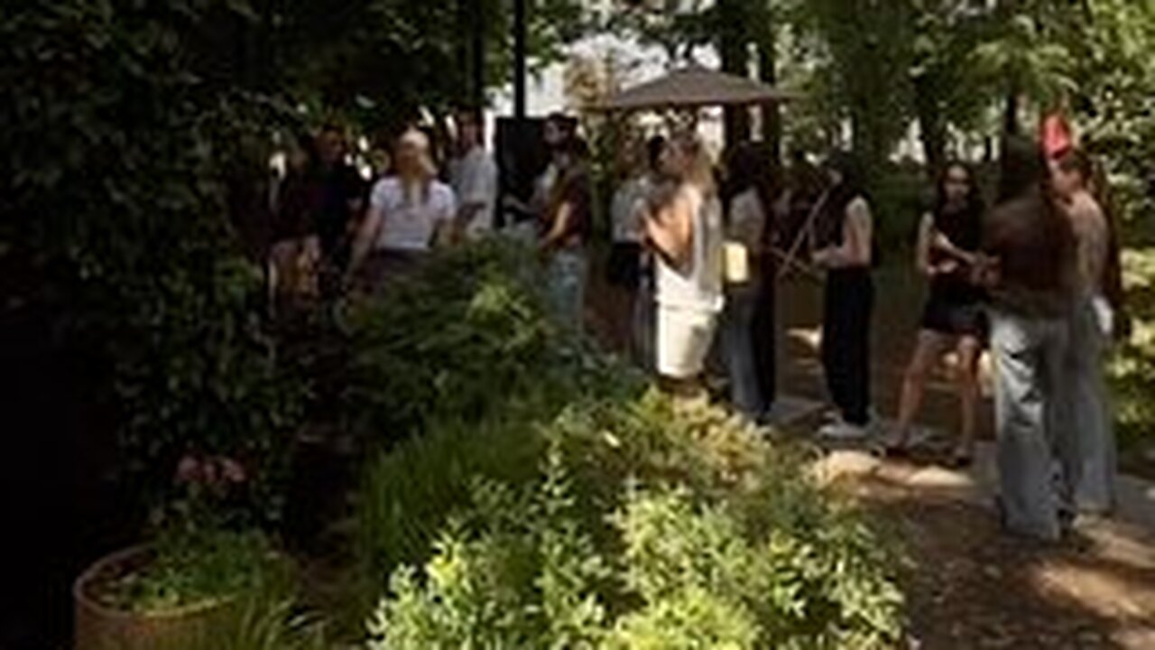 Ожидание в очереди продолжалось около двух часов
