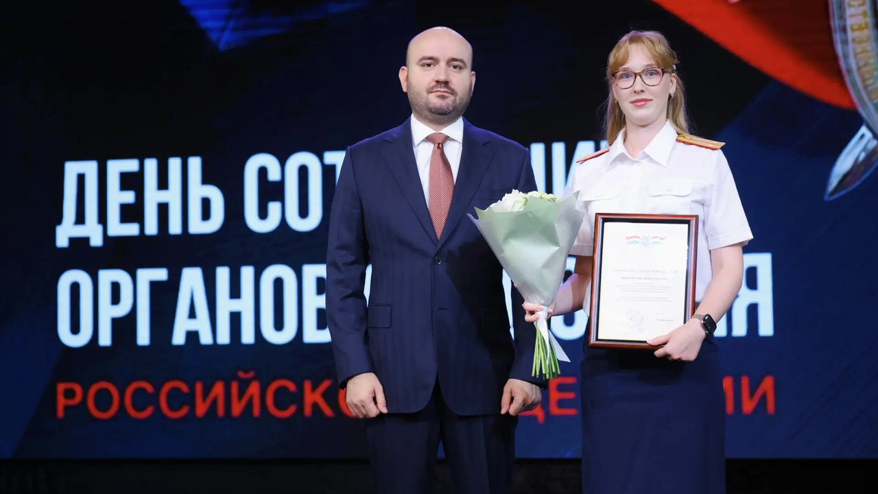 Вячеслав Федорищев: с 2027 года будем передавать по пять квартир для сотрудников следственных органов В пятницу, 31 июля, губернатор Вячеслав Федорищ...
