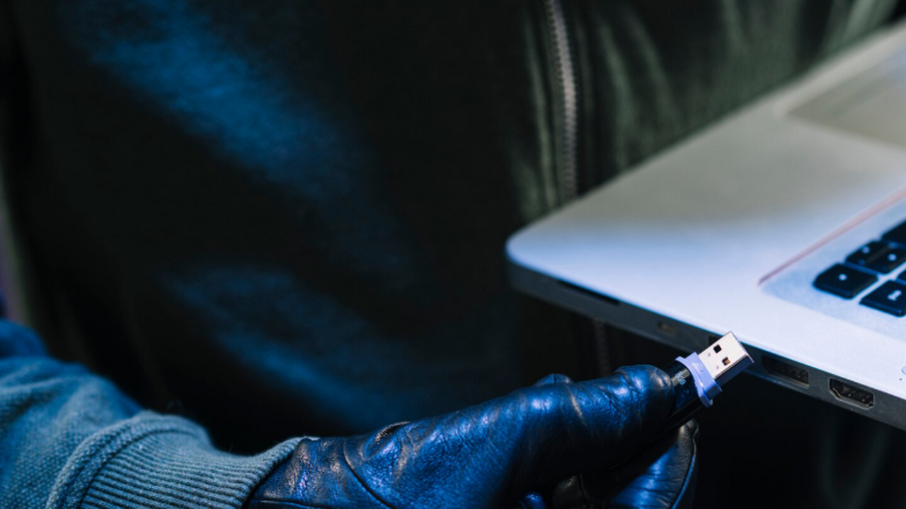 Эксперт: аферисты используют «выплаты ко Дню единства» для кражи данных Перед 4 ноября россиянам рассылаются сообщения ...