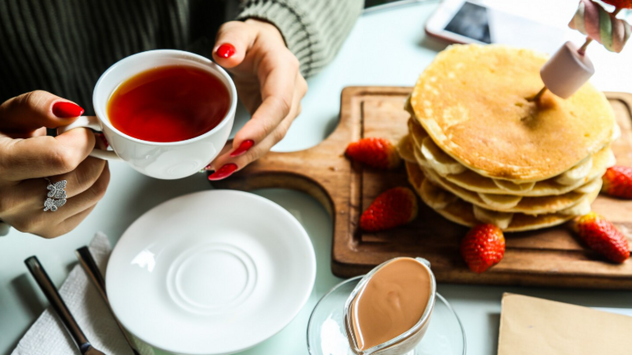 Умеренный суммарный объём напитков (7–8 чашек в...