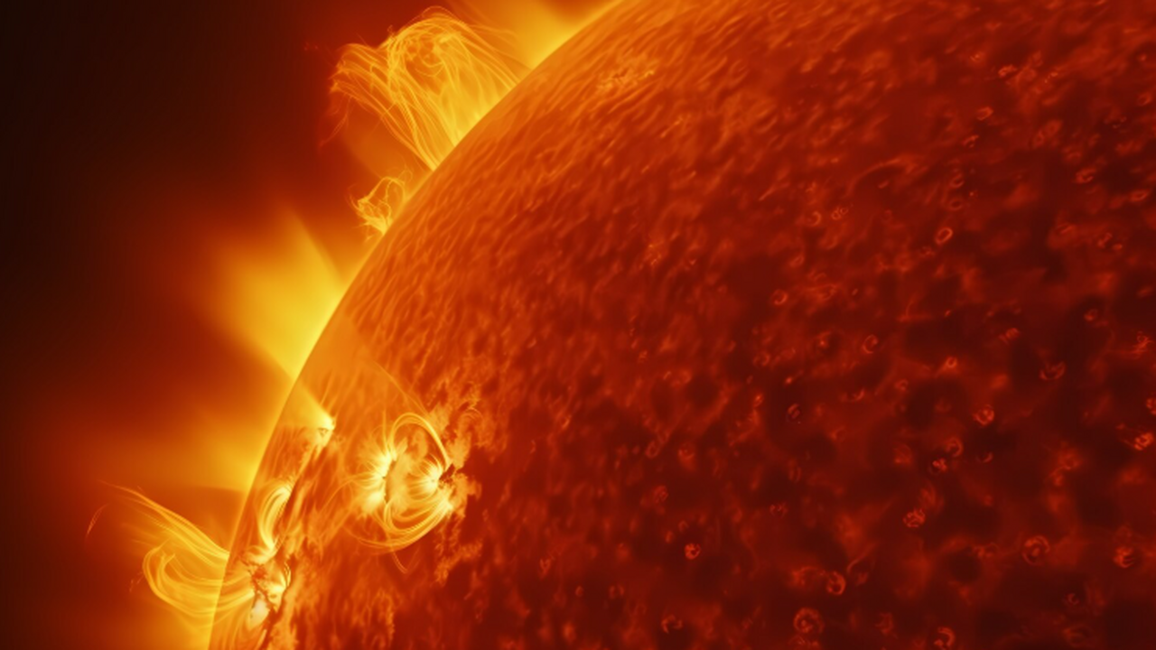 Редкая корональная дыра на Солнце связана с рос...