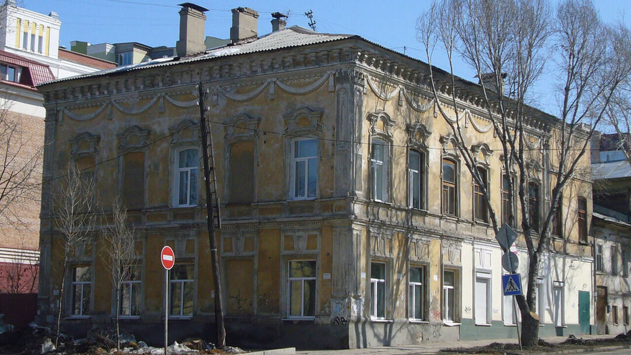 Сегодня дом сохраняет исторический облик и оста...