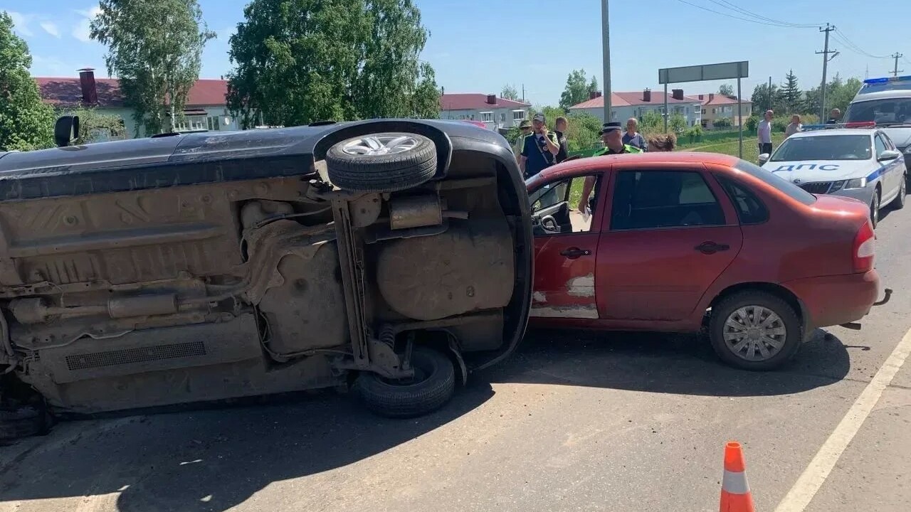 Пострадали водитель и пассажир автомобиля Lada ...