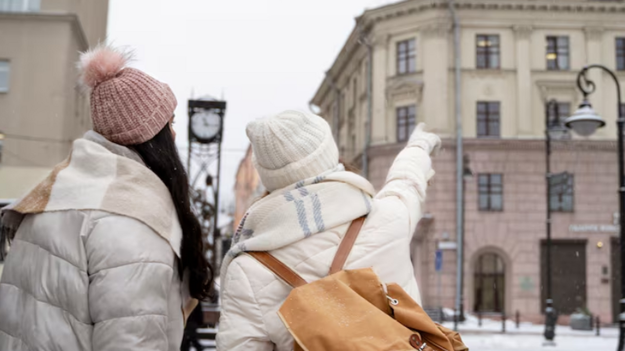 Российские туристы в преддверии новогодних кани...