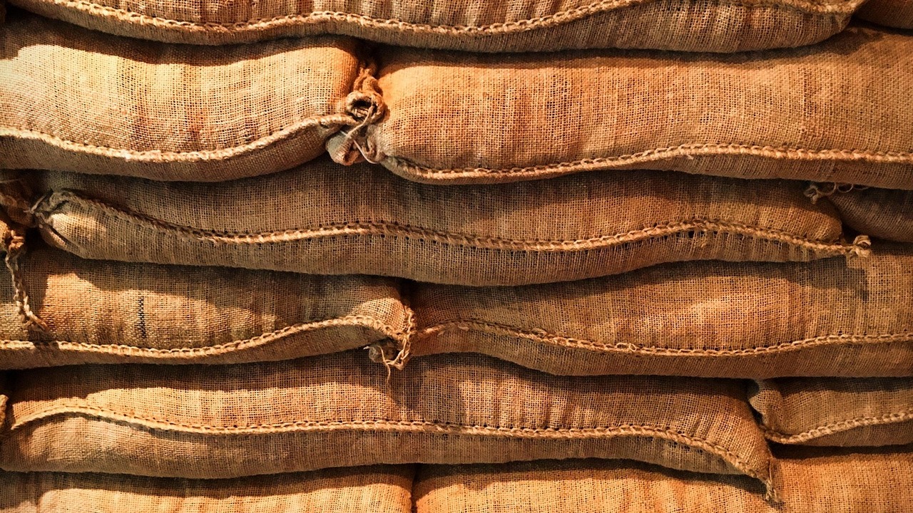 Самарские власти готовят трехдневный запас продуктов и ресурсов на случай ЧС Продовольственный резерв рассчитан на 50–150 ты...