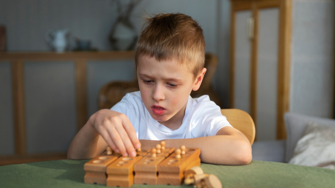 В России идут споры о подходах к помощи детям с аутизмом В России обсуждают два проекта рекомендаций по ...